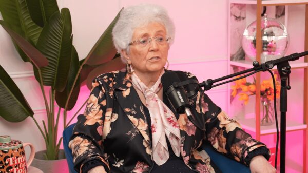 73-jarige escort Caroline Vee onthult de ranzigste verzoeken van klanten