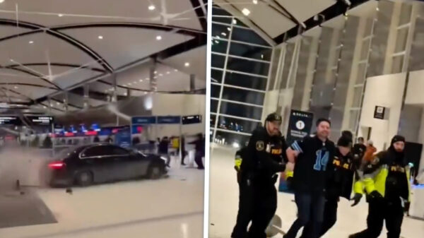 Auto ramt terminal Detroit Metro Airport, geflipte bestuurder aangehouden