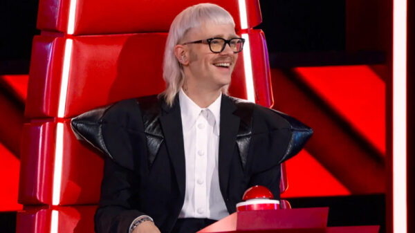 Leuk: Joost Klein doet net alsof 'ie de regels The Voice van Vlaanderen niet snapt