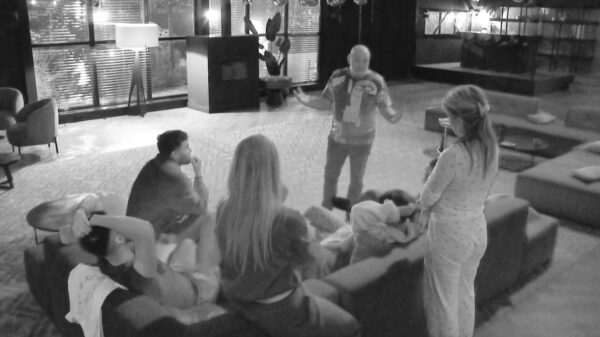 Ophef na tik op billen door Frank in De Bondgenoten: "Dit kan echt niet"