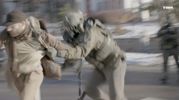 Opnieuw beelden van Alex Pretti; spuugt, trapt en zoekt confrontatie met ICE