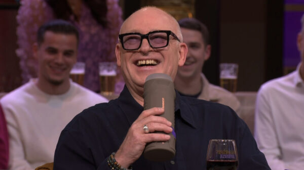 Vandaag Inside loopt weer uit de hand als René een speeltje moet beoordelen