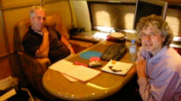 Creepy Epstein-video duikt weer op; meisje in vliegtuig vraagt "Where are you taking us?"