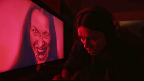 De trailer van horrorfilm 'undertone' jaagt je de stuipen op het lijf