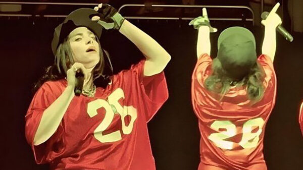 Billie Eilish' wardrobe malfunction begint eigen wereldtour op internet