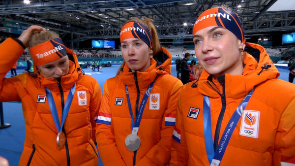 Kijkers furieus op NOS na kritisch interview met zilveren schaatsdames