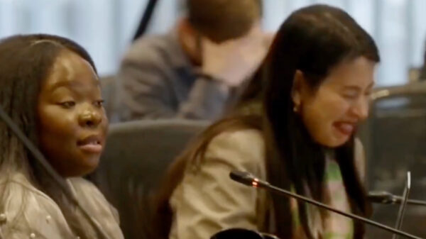 'Links lacht zorgen over verkrachtingen Stek Oost weg in spoeddebat'