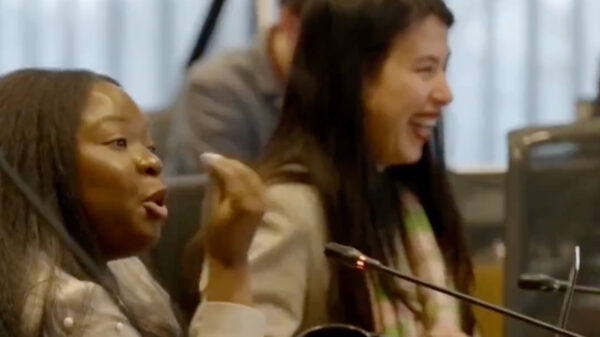 'Links lacht zorgen over verkrachtingen Stek Oost weg in spoeddebat'