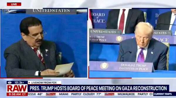 Dutje voor the Don: Trump (79) knikkebolt tijdens eigen vredesoverleg