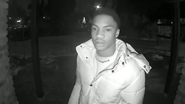 Laffe diefstal in Eerbeek: Nepagent berooft vrouw (97) van haar sieraden