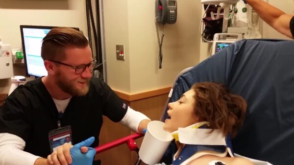 Verpleger krijgt liefdesverklaring van apestonede patient