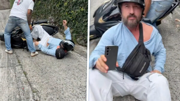 Theorie-professional Sait Cinar parkeert zijn scooter hier, mag dat?