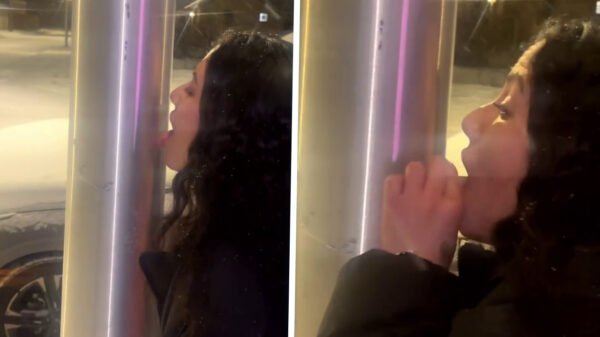 Heldin komt vast te zitten met haar tong als ze een metalen paal likt