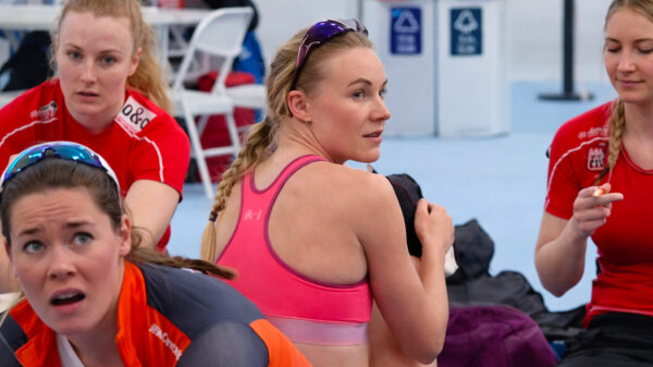 Oeps-momentje voor schaatster Anna Ostlender tijdens de ISU World Cup