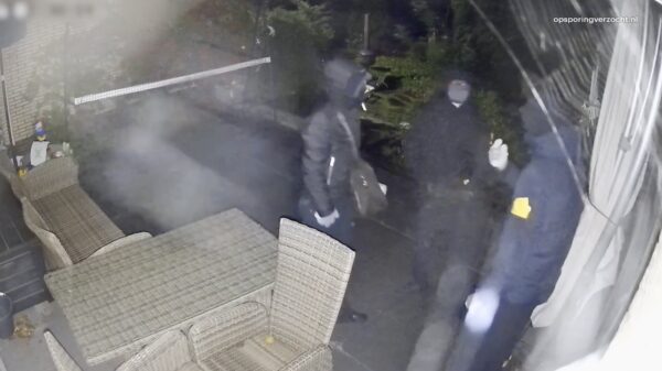 Opsporing verzocht: Gewapende overval op ouders en jonge kinderen in Breezand