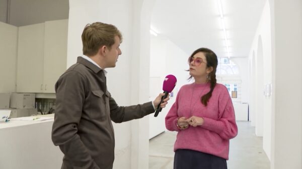 Woke museum hangt lullige gordijntjes voor 'confronterende' schilderijen