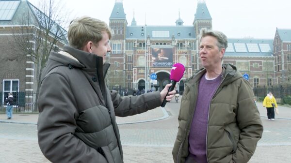 Woke museum hangt lullige gordijntjes voor 'confronterende' schilderijen