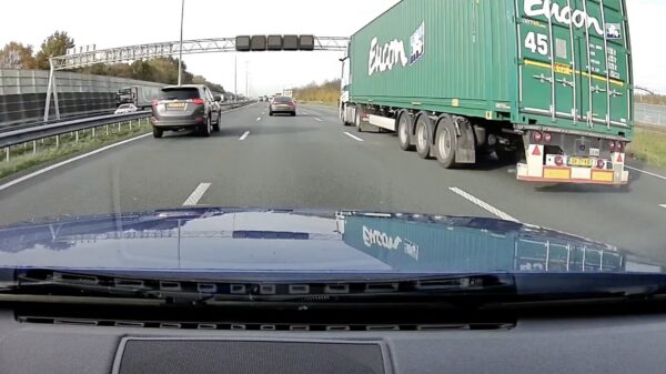 Nederlandse wegpiraat verandert de A16 in zijn eigen privéracebaan