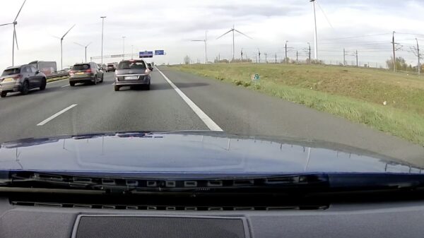 Nederlandse wegpiraat verandert de A16 in zijn eigen privéracebaan