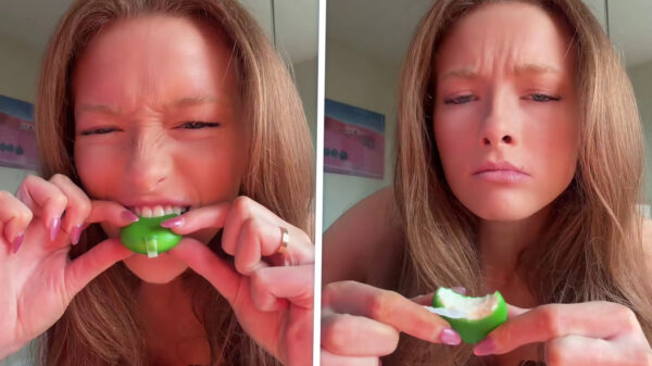 Phoebe schuift een Babybel mét wax naar binnen alsof het gewoon zo hoort