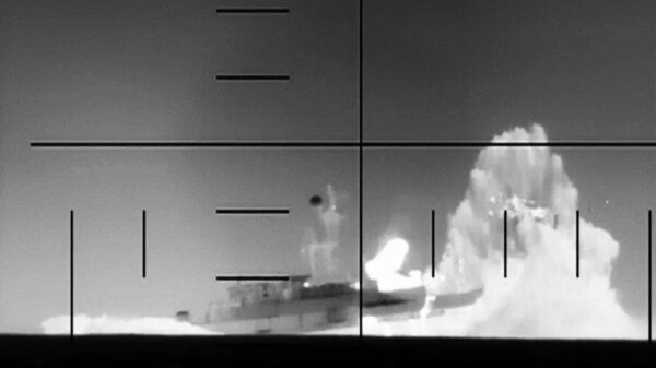 Beelden: Amerikaanse torpedo vernietigt Iraans oorlogsschip bij Sri Lanka