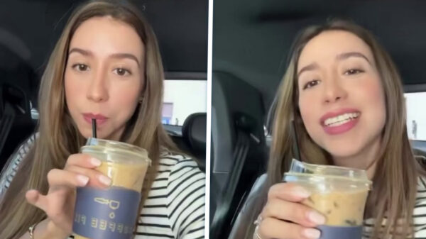 Madame reviewt haar latte in de auto totdat haar vent haar belachelijk maakt