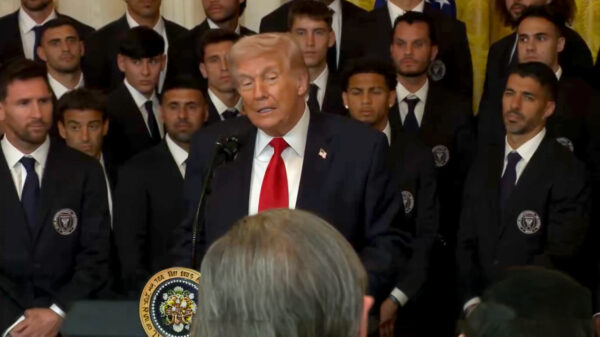 Trump huldigt Messi maar begint met monoloog over ‘vernietiging’ Iran