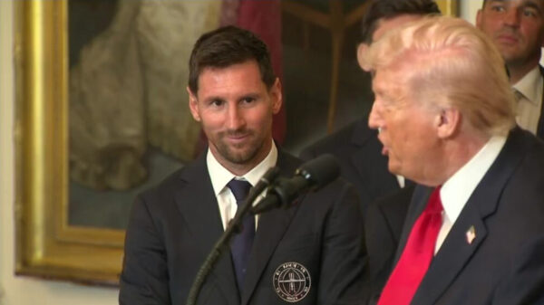 Trump huldigt Messi maar begint met monoloog over ‘vernietiging’ Iran