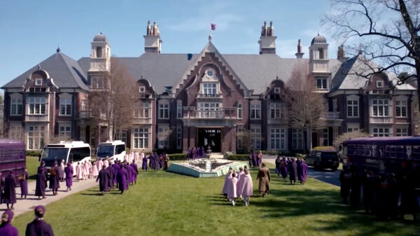 Trailer van The Testaments duikt in Gileads duistere meisjeswereld