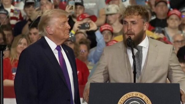 Jake Paul met klotsoksels op podium bij Donald Trump. Gaat hij de politiek in?