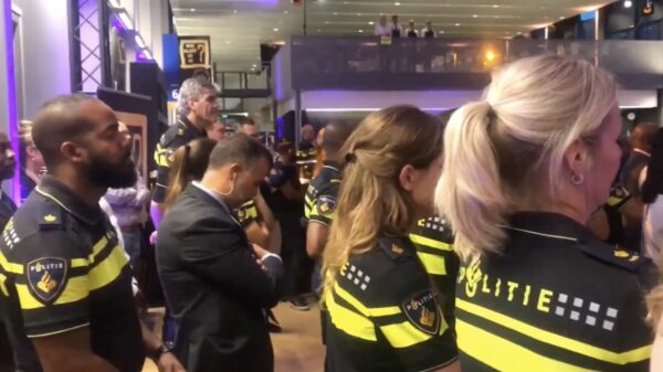 Politiebureau of moskee? Azan galmt door Nederlandse politiegebouwen