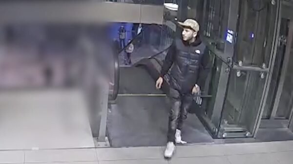 Groep mishandelt 17-jarige bij straatroof op Centraal Station Rotterdam