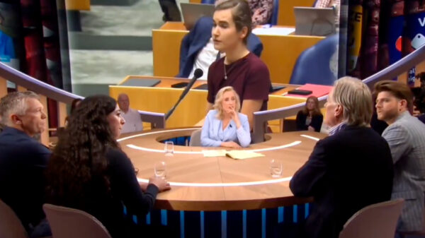 Jort Kelder denigrerend over FVD-stemmers: 'afrukkende jongetjes in bed'