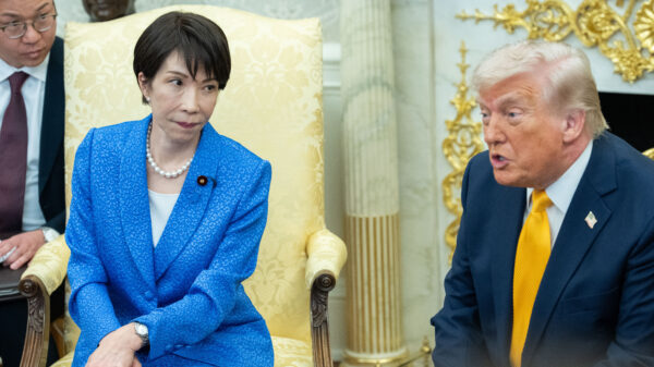 Trump dropt geniale one-liner tegen Japanse journalist waar premier naast zit