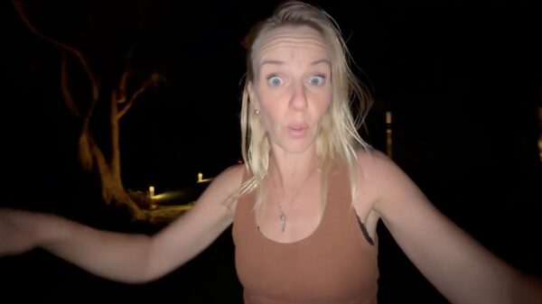 De Bellinga's genieten van een gezellig bosbrandje bij hun vakantiehuis