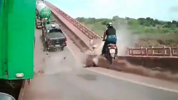 Nieuwe bizarre beelden van Braziliaanse brug die vorig jaar instortte