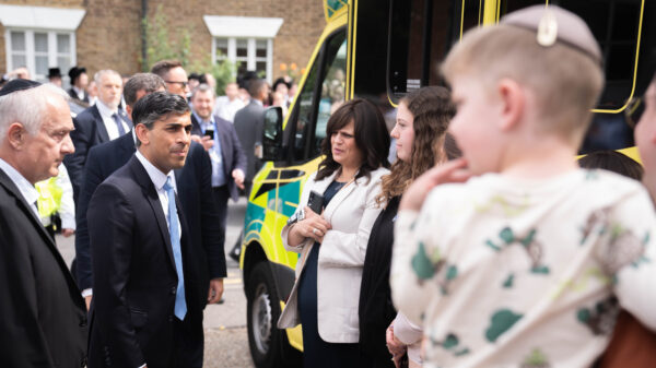 4 ambulances Joodse hulporganisatie in Londen in vlammen op na brandstichting
