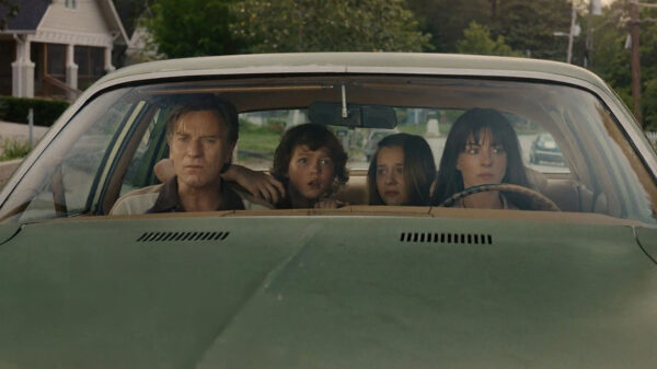 Trailer van The End of Oak Street zet dinos in de buitenwijk