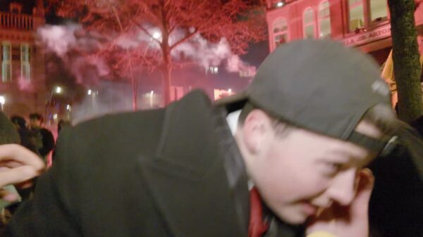 Bender in de chaos van uit de hand gelopen rellen bij remigratie-demo in Leuven