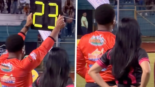 Ondertussen bij het vrouwenvoetbal: Cameraman is even afgeleid