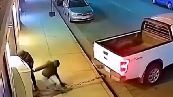 Crimineeltjes denken geldautomaat te jatten, maar hebben hun dag niet