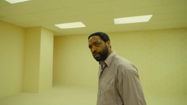 De trailer van Backrooms jaagt je door een eindeloze kantoorhel