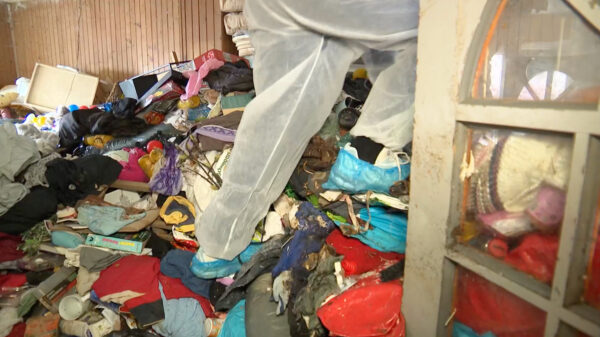 Horrorwoning in Maassluis is na jarenlang klagen eindelijk ontruimd