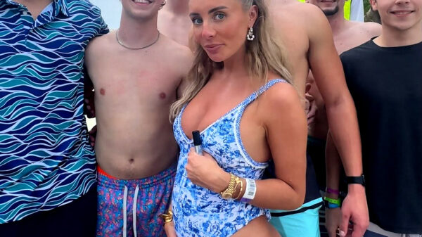 Bonnie Blue faket zwangerschap en casht dik op 'rage bait-content'