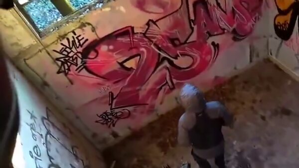 Airsoft-koning negeert voltreffers en doet alsof hij onsterfelijk is