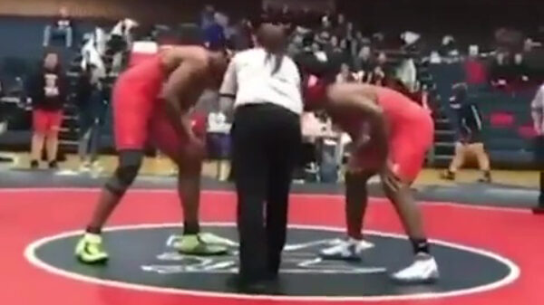 Steenpapierschaarworstelen zou per direct een Olympische sport moeten worden