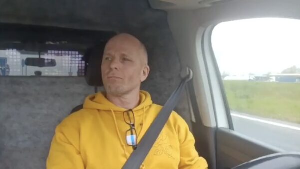 Irritantje wordt 'aangehouden en ontvoerd door rijkspolitie Dordrecht'