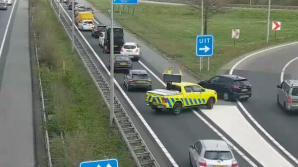 Karma voor roodkruisnegeerders die file willen ontwijken op de A4 bij Rijswijk
