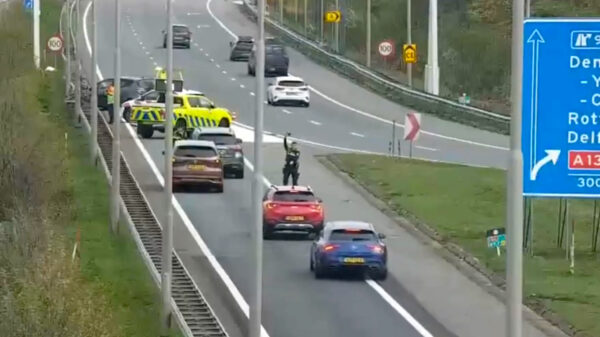 Karma voor roodkruisnegeerders die file willen ontwijken op de A4 bij Rijswijk