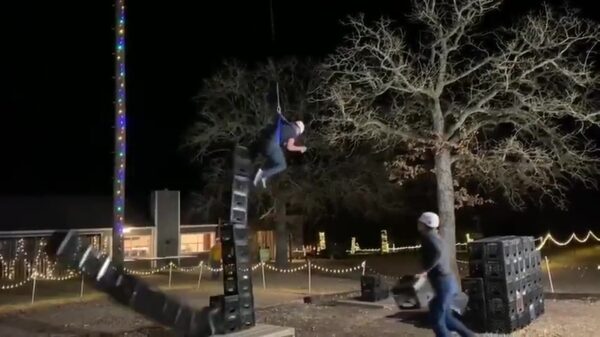 Met je ballen op een bierkrat landen is verdomde pijnlijk